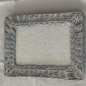 Basket woven gray/white picture frame